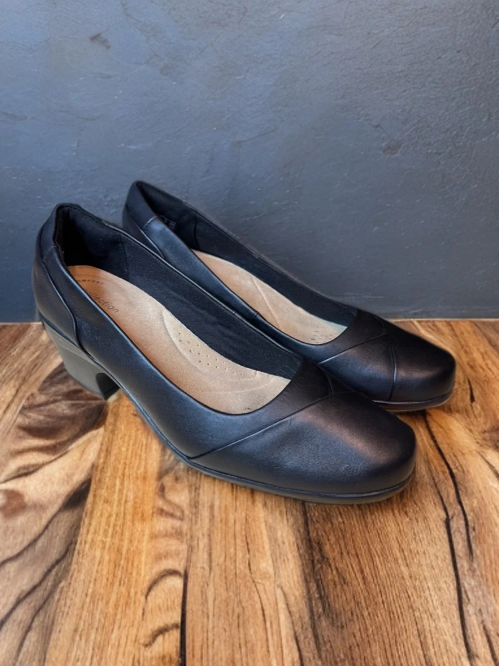 Clarks Collection Emily Alexa Black Leather Pumps – Women's Size 9M